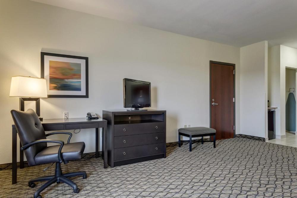 One-Bedroom Suite with Two Double Beds interior